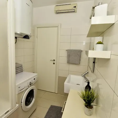 Hana With Free Parking And Garden דירה