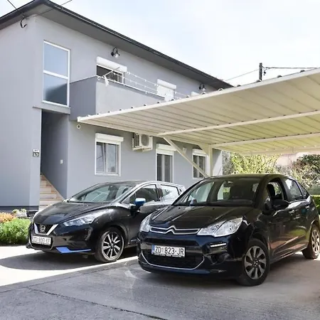 Hana With Free Parking And Garden דירה *